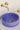 vasque violette en béton de forme ronde et circulaire