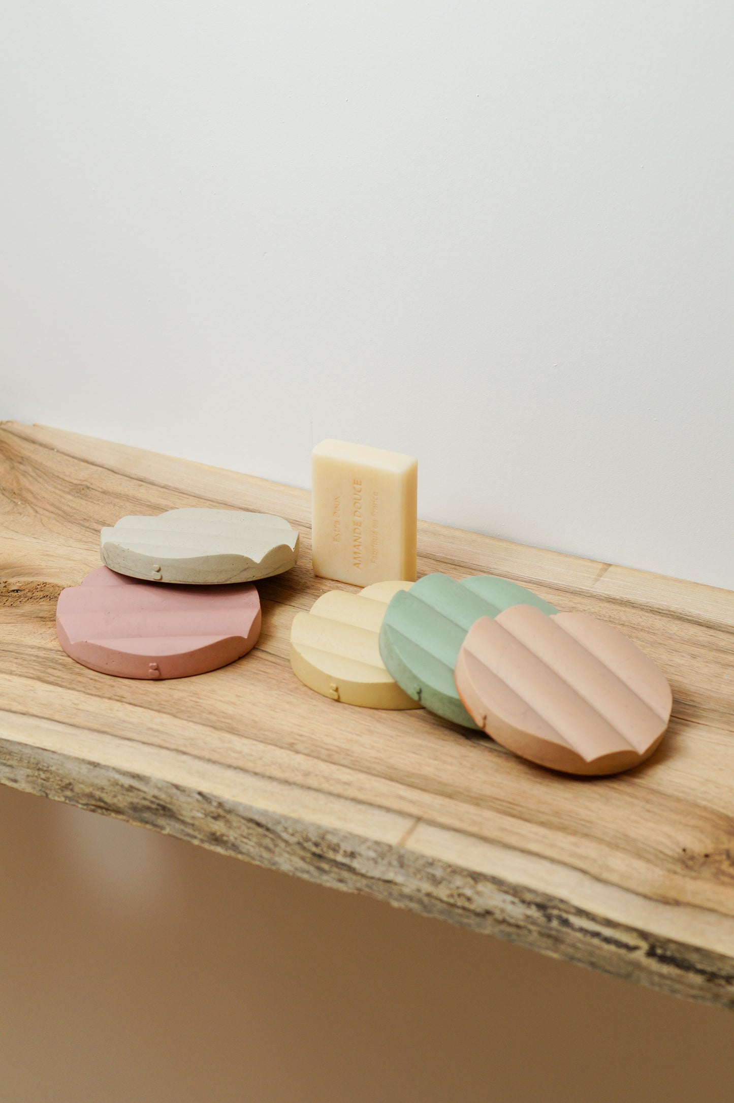 Jade-dyed concrete soap dish - POET