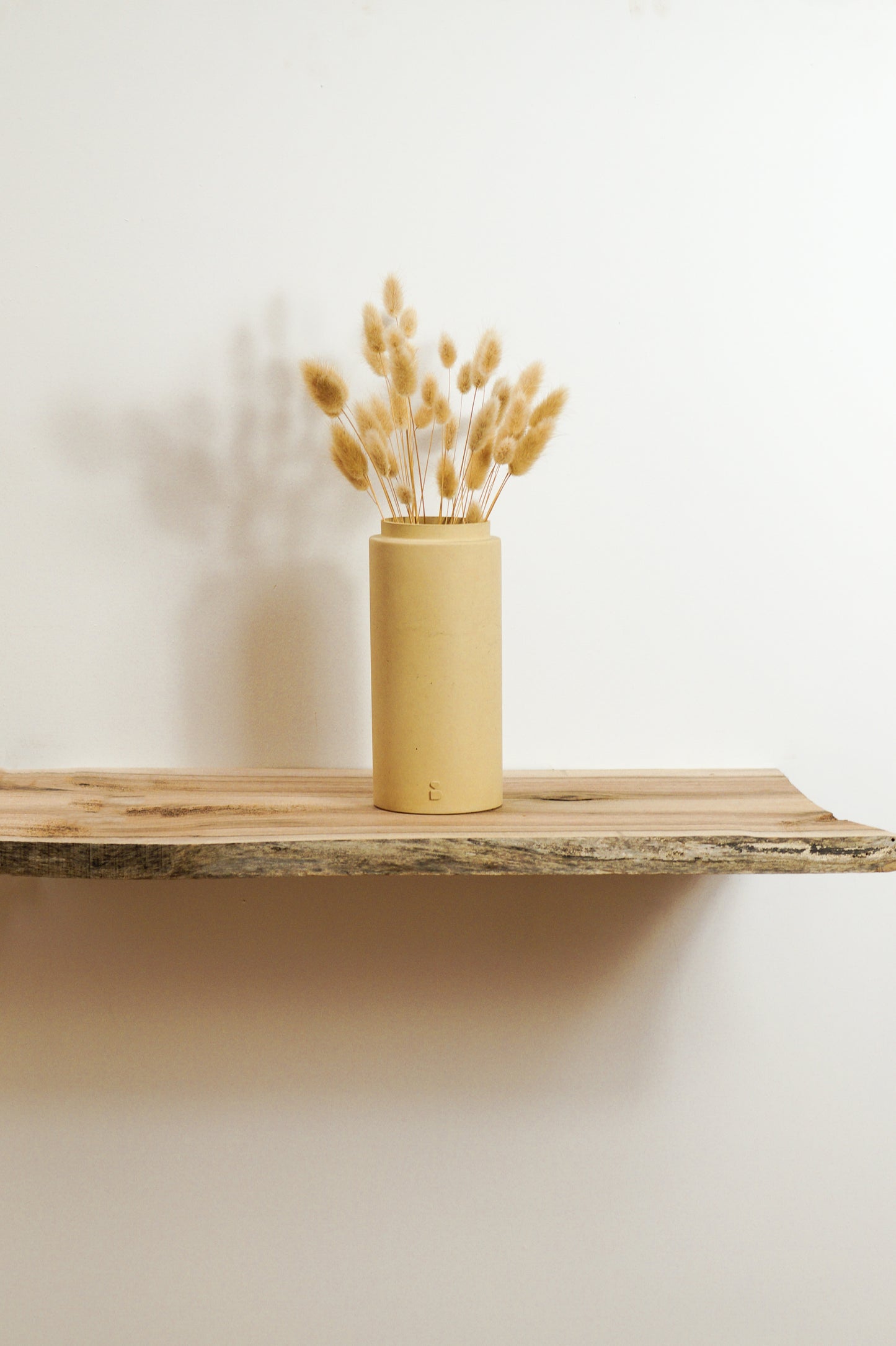 Sand colored concrete vase - EXPRESSIF