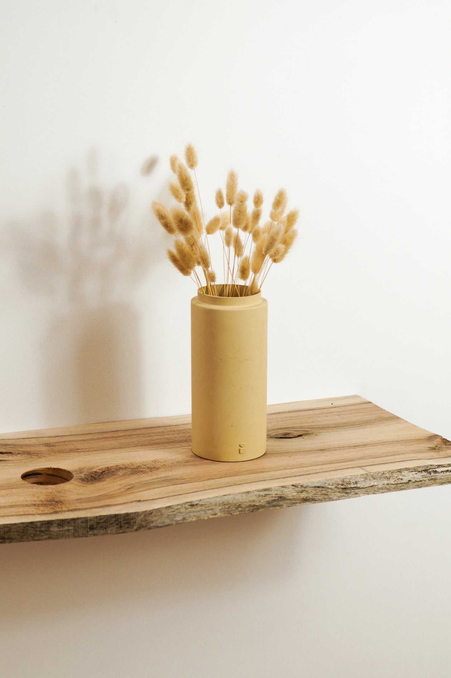 Sand colored concrete vase - EXPRESSIF