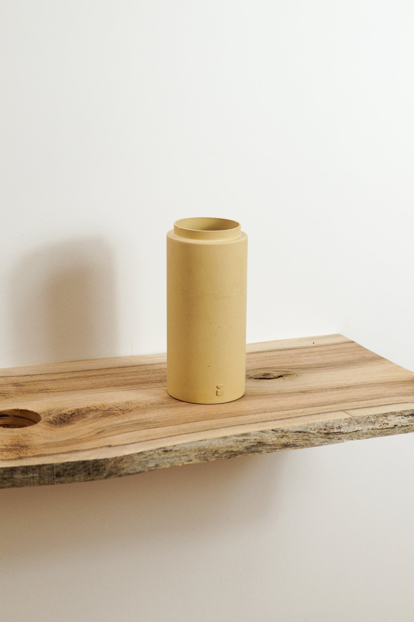 Sand colored concrete vase - EXPRESSIF
