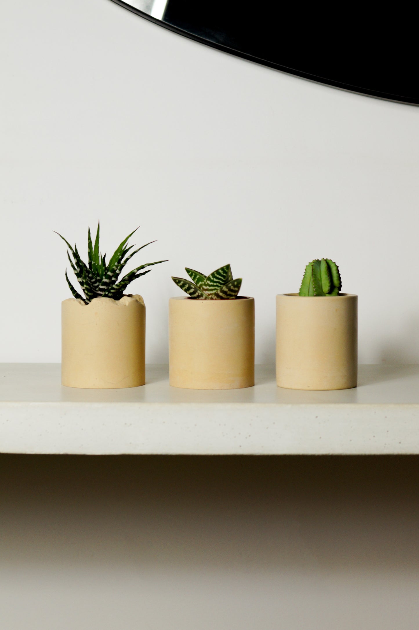 Cache-pots en béton teinte Sable - TRIO